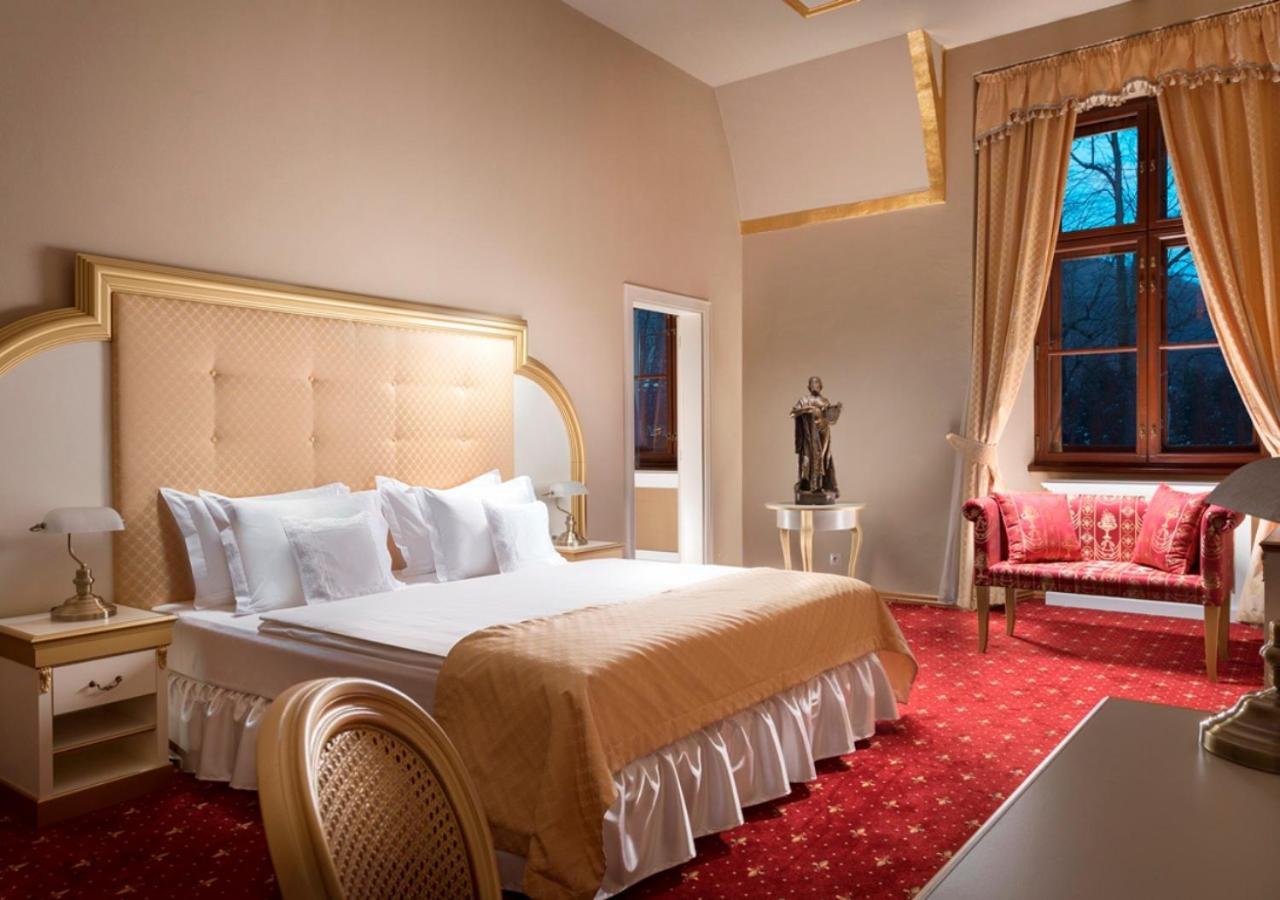 Hotel Gino Park Palace โปวาซกา บริสตริซา ภายนอก รูปภาพ