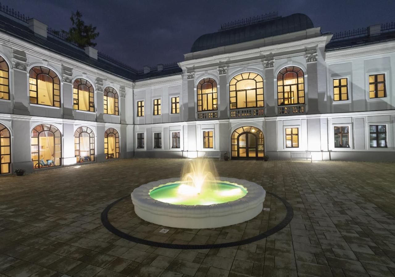 Hotel Gino Park Palace โปวาซกา บริสตริซา ภายนอก รูปภาพ