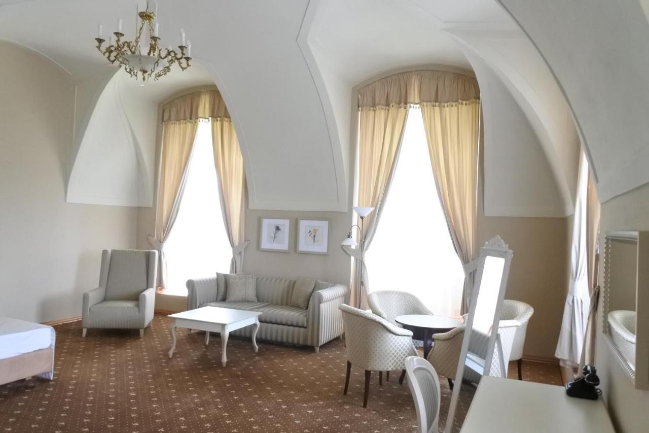 Hotel Gino Park Palace โปวาซกา บริสตริซา ภายนอก รูปภาพ