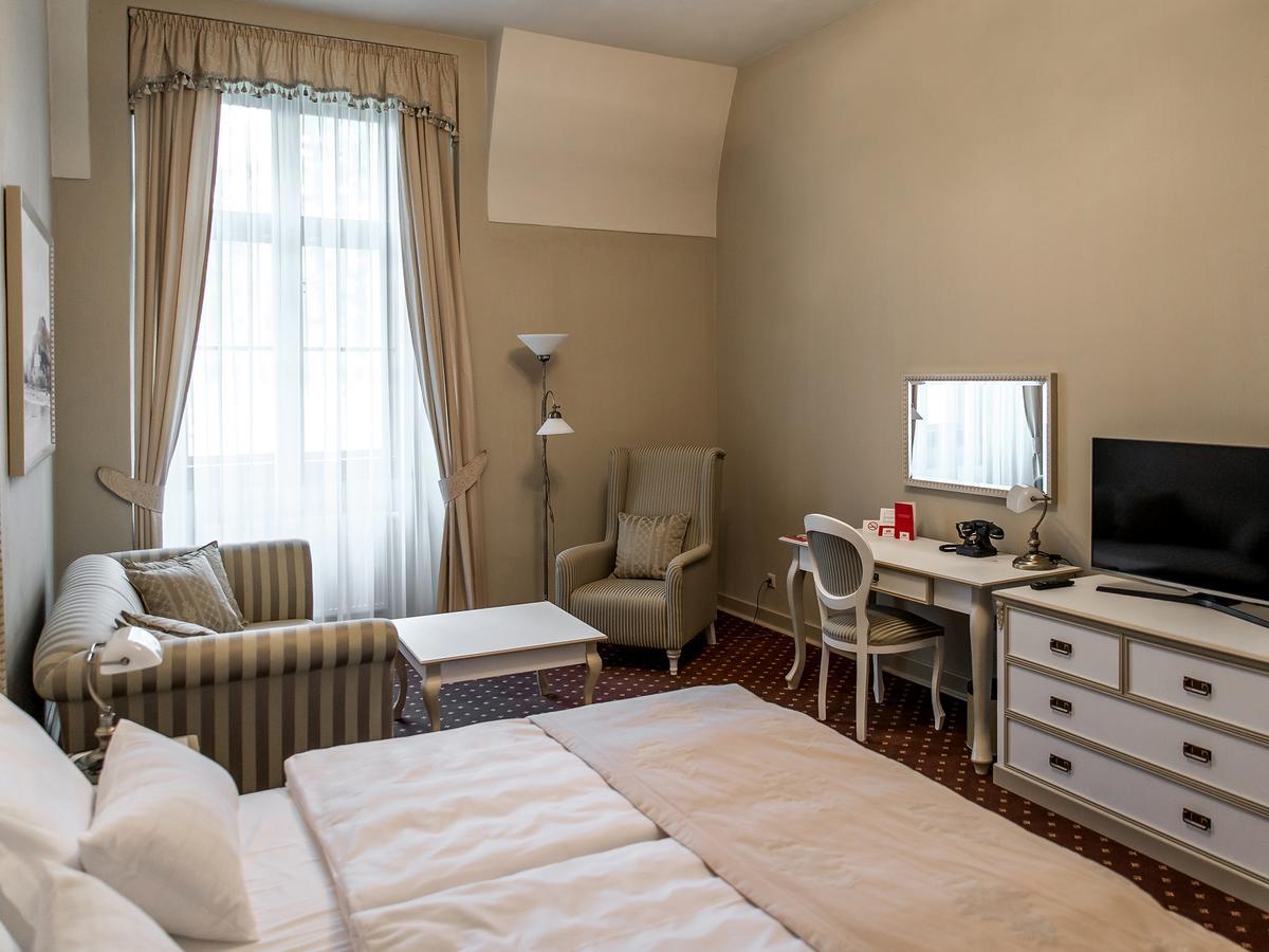 Hotel Gino Park Palace โปวาซกา บริสตริซา ภายนอก รูปภาพ